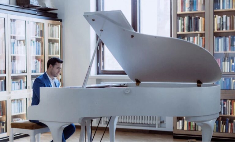 Meet the Lithuanian pianist whose Finnish cover versions will wow